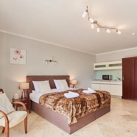 Golden Hour Apartments- Avangard 35